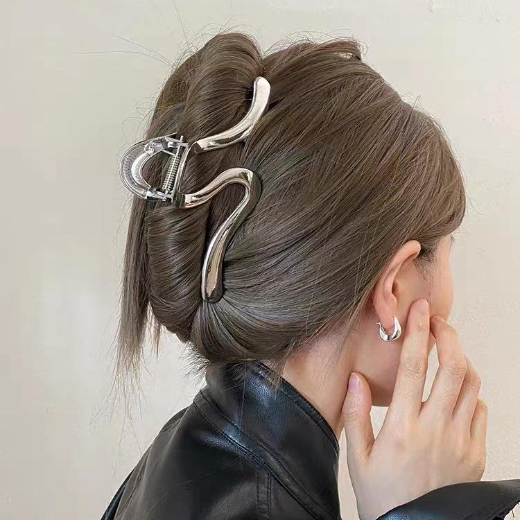 

2024 Large Metal Texture Claw Clip for High-End Updo - Women s Niche Design