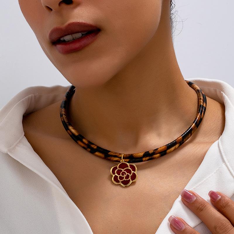 

Модное ожерелье для женских украшений коричневый