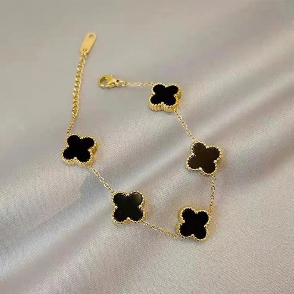 Bracciale alla moda in acciaio al titanio a forma di quadrifoglio per donna Semplice Leggera Lusso Trendy e Unico Accessori Gioiello