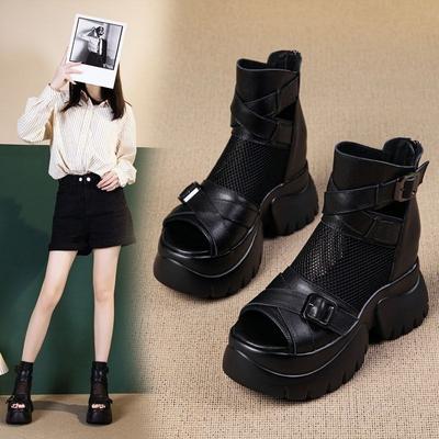 Weiche Leder Römersandalen hohe Taille 2025 Sommer neu dicksohlige Sommer erhöhende Fischmaulstiefel Muffin hohl coole Stiefel atmungsaktiv