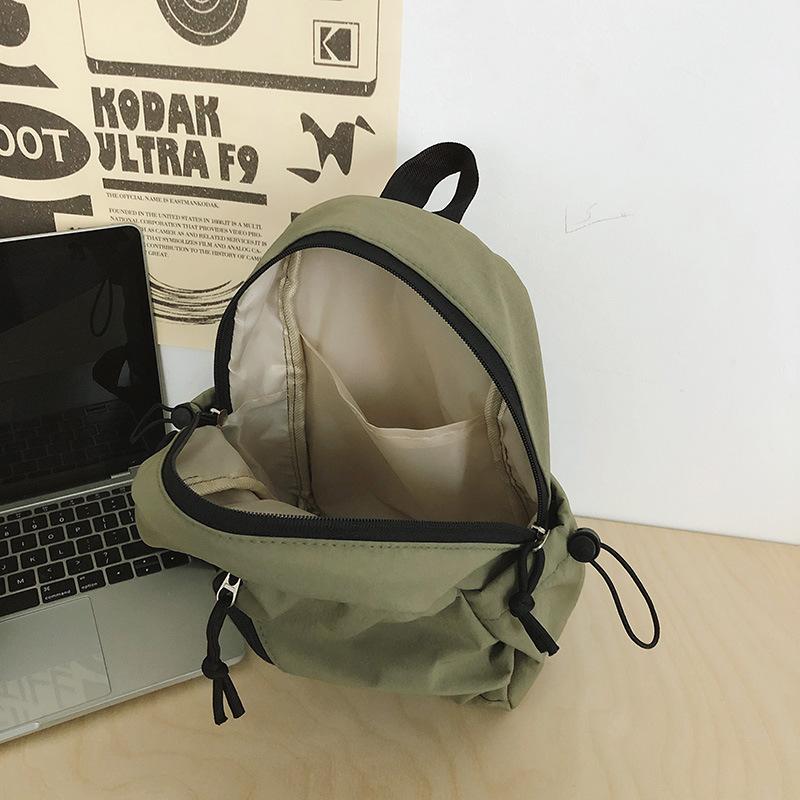 Casual messenger bag Simple and versatile men's and women's outdoor sports breast bag Large capacity student shoulder messenger bag
