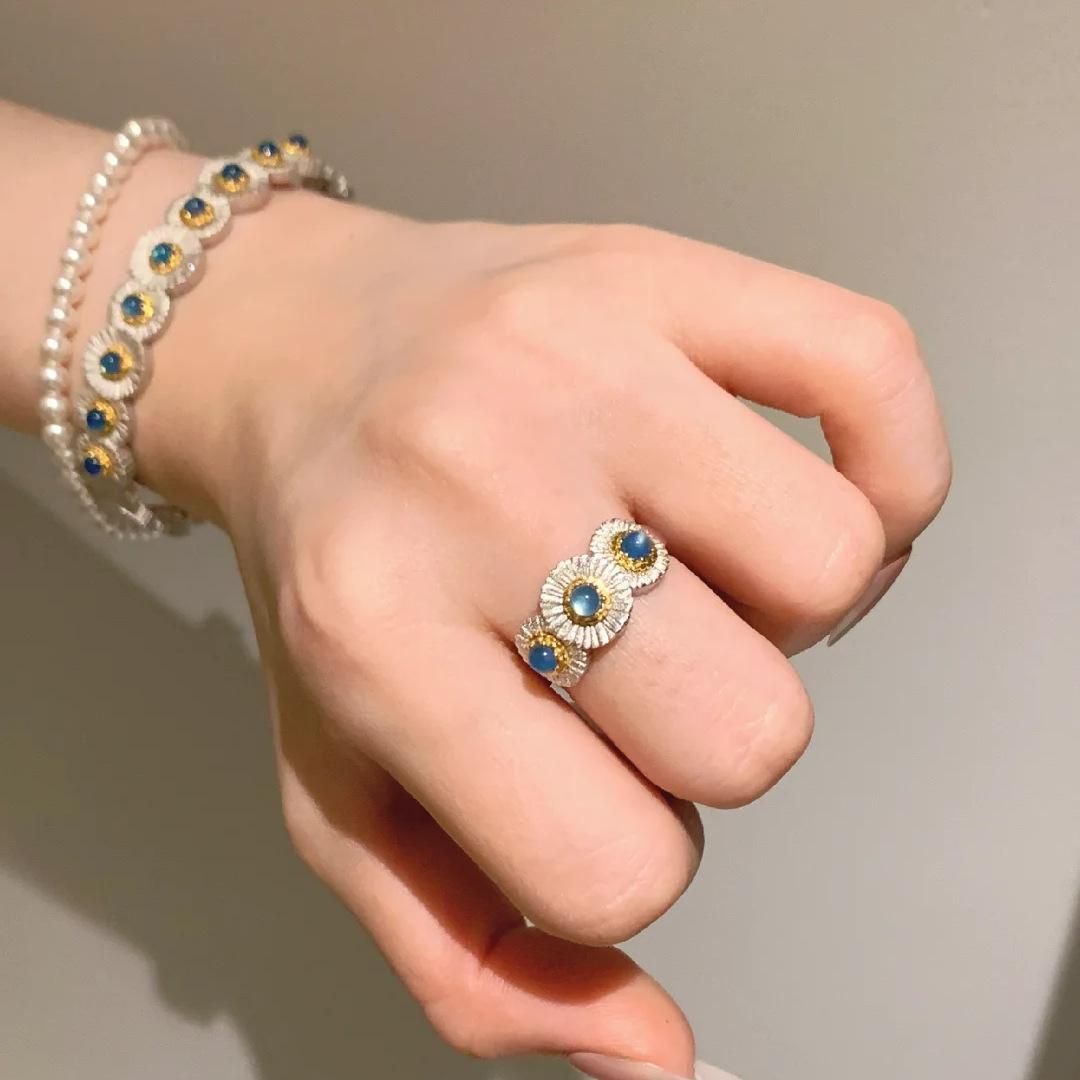 

2026 Buchi Wind Court Blue Chalcedony Small Daisies Bracelet Personality Fashion High Sense Flower Ring Bracelet Women Resizable