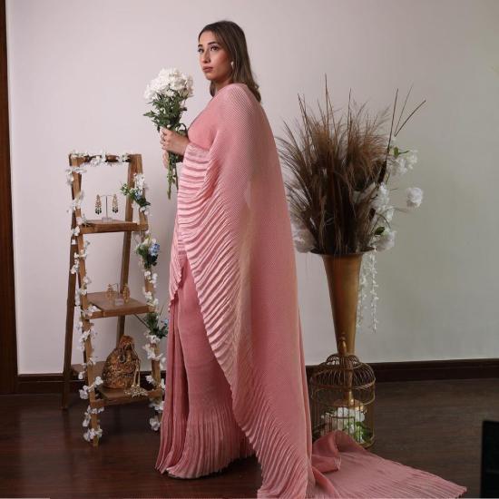 

Новое и привлекательное сари для модных женщин, чтобы выглядеть красиво в любой роли