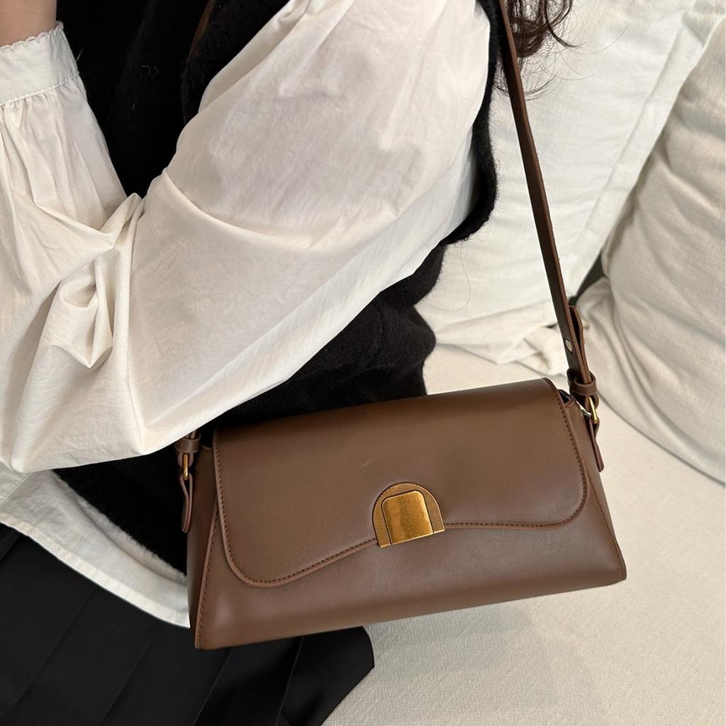 French niche high-end bag women's 2025 new fashion retro shoulder underarm bag versatile messenger baguette bag