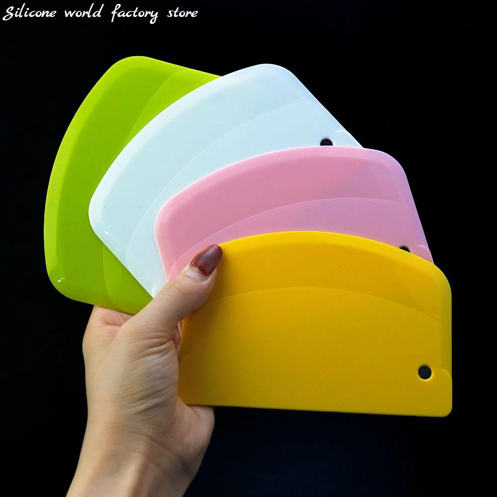 Silicone World Dough Scraper Cream Spatula Plastic Cutting Knife for Flour Pastries and Cakes Baking Tool Kitchen Accessories