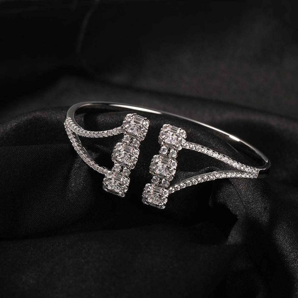 Directly from the Manufacturer Hip Hop Gumeng Zircon Bracelet Fashion Vintage Punk Street Personality Bracelet