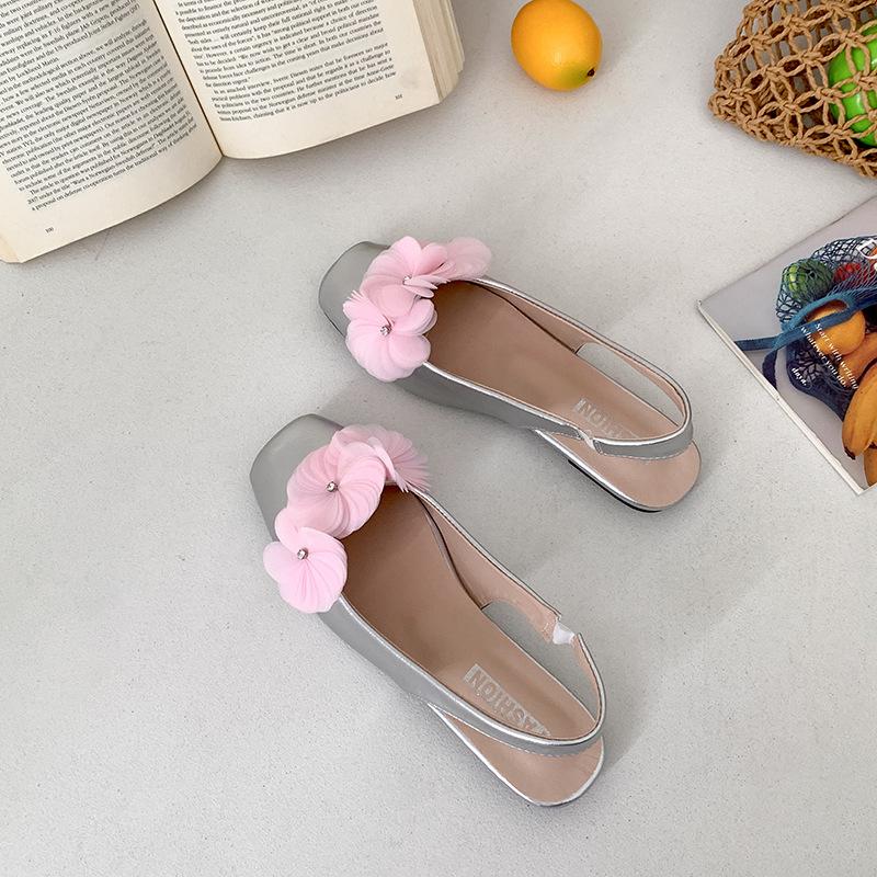 

Цветочные розовые феи ветер плоское дно сумка голова сандалии женские 2025 новый летний наряд с юбкой прохладная одинарная обувь 40 серебряный