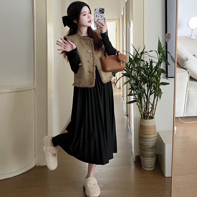 Maternity Autumn/Winter 2026 Fashion: Small Fragrance Style Vest & Dress Set