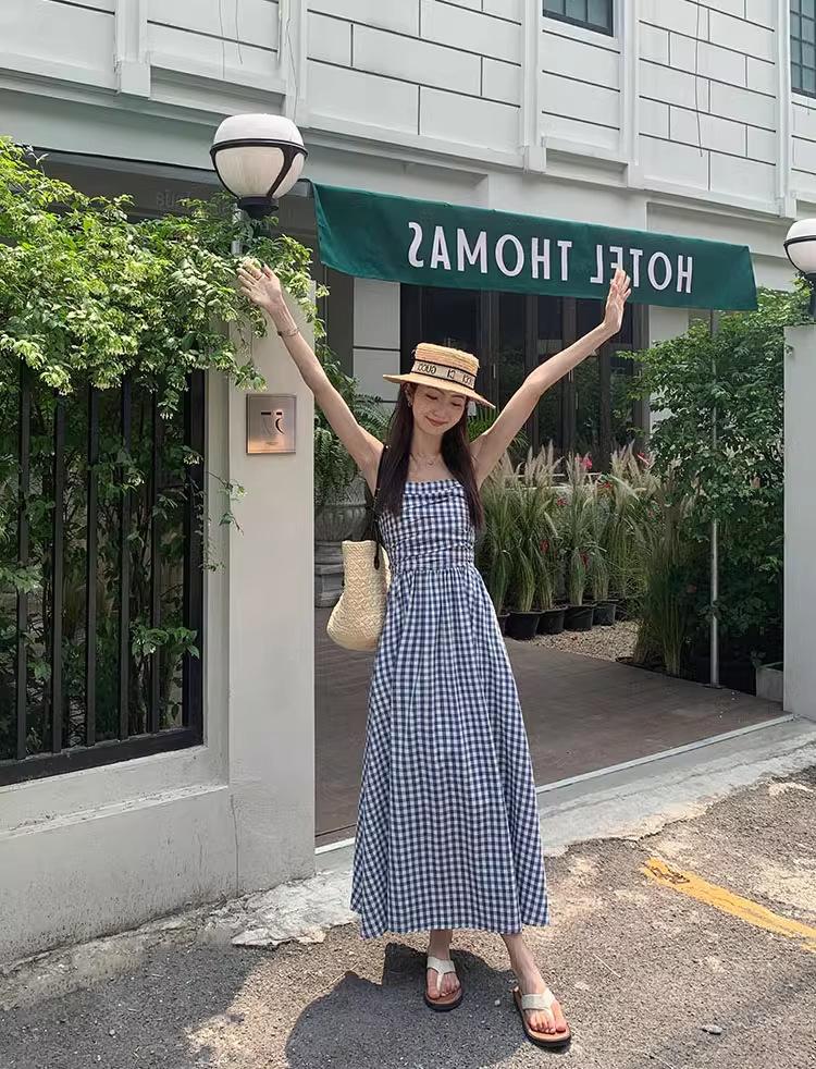 Plaid tube top skirt one-word shoulder dress women's summer French temperament design sense waist seaside vacation long skirt