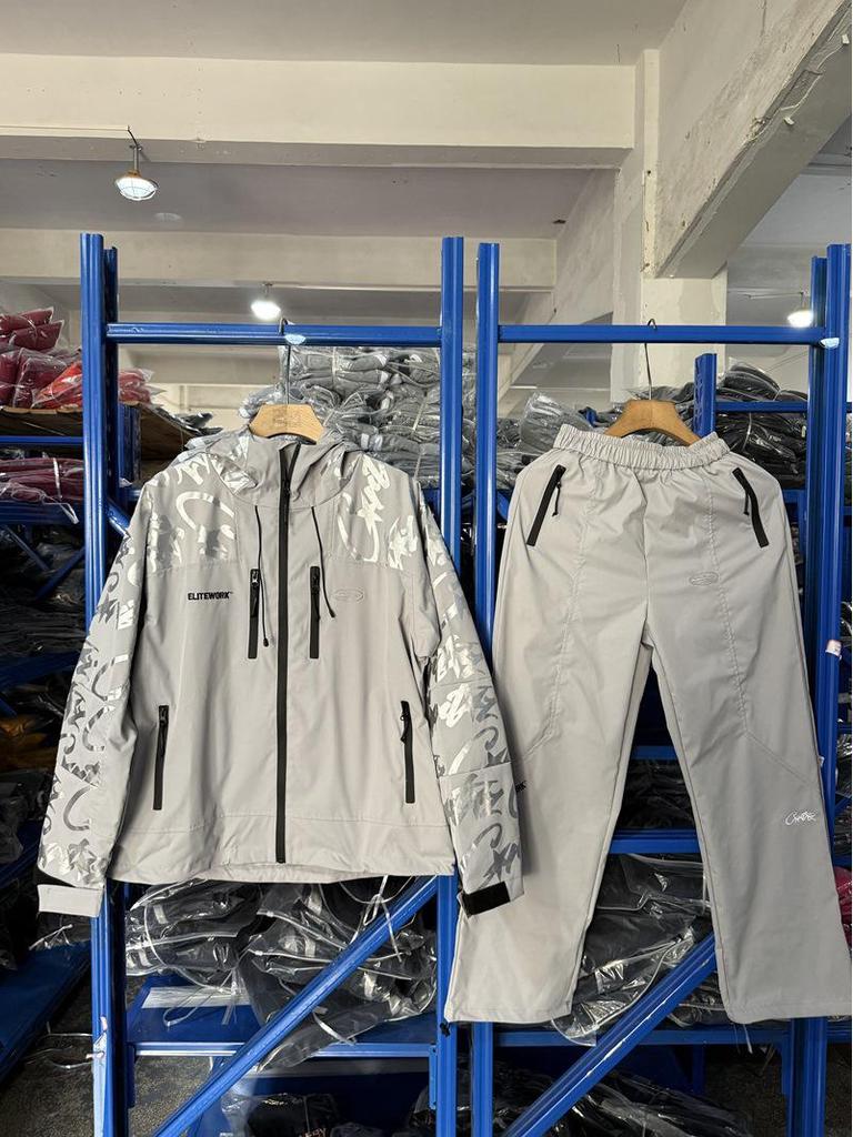 Set Giacca Antivento Riflettente Corteiz Alcatraz & Pantaloni Lunghi Casual