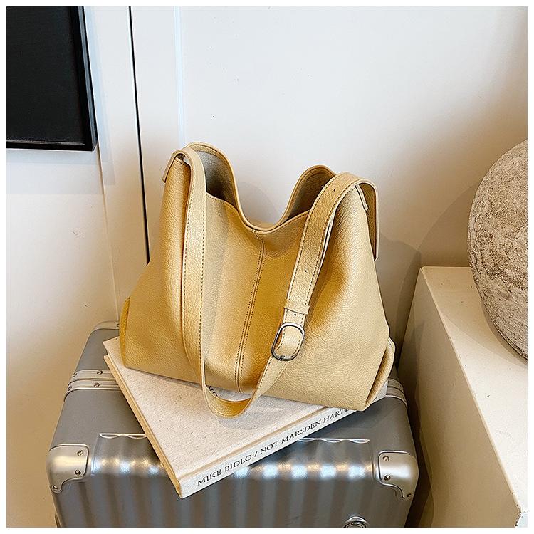 Large capacity slack underarm bag women's new shoulder messenger tote bag commuter bucket big bag