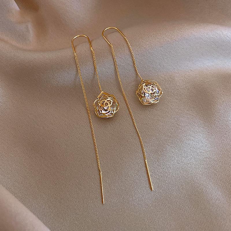 

2020 New Elegant Hollow Out Zircon Flower Long Earrings Fashion For Woman Korean Jewelry Luxury Party Girl s Unusual Earrings