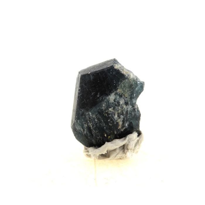 Pierres et Minéraux. Sapphirine. 8.5 ct. Morafeno, Tranomaro, Anosy, Madagascar.