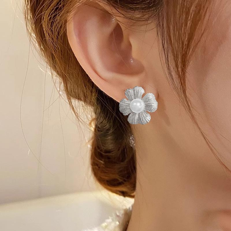 Vintage Floral Pearl Stud Earrings for Women - Elegant Petal Design with Light Luxury Appeal