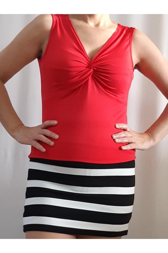 Damenstil Übergröße T-Shirt Rot gekämmte Baumwolle T-Shirt mit Twist-Kragen