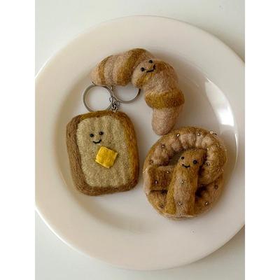 Porte-clés Élégant Table Pain Amis 3 Types Pendentif Poupée Faite Main