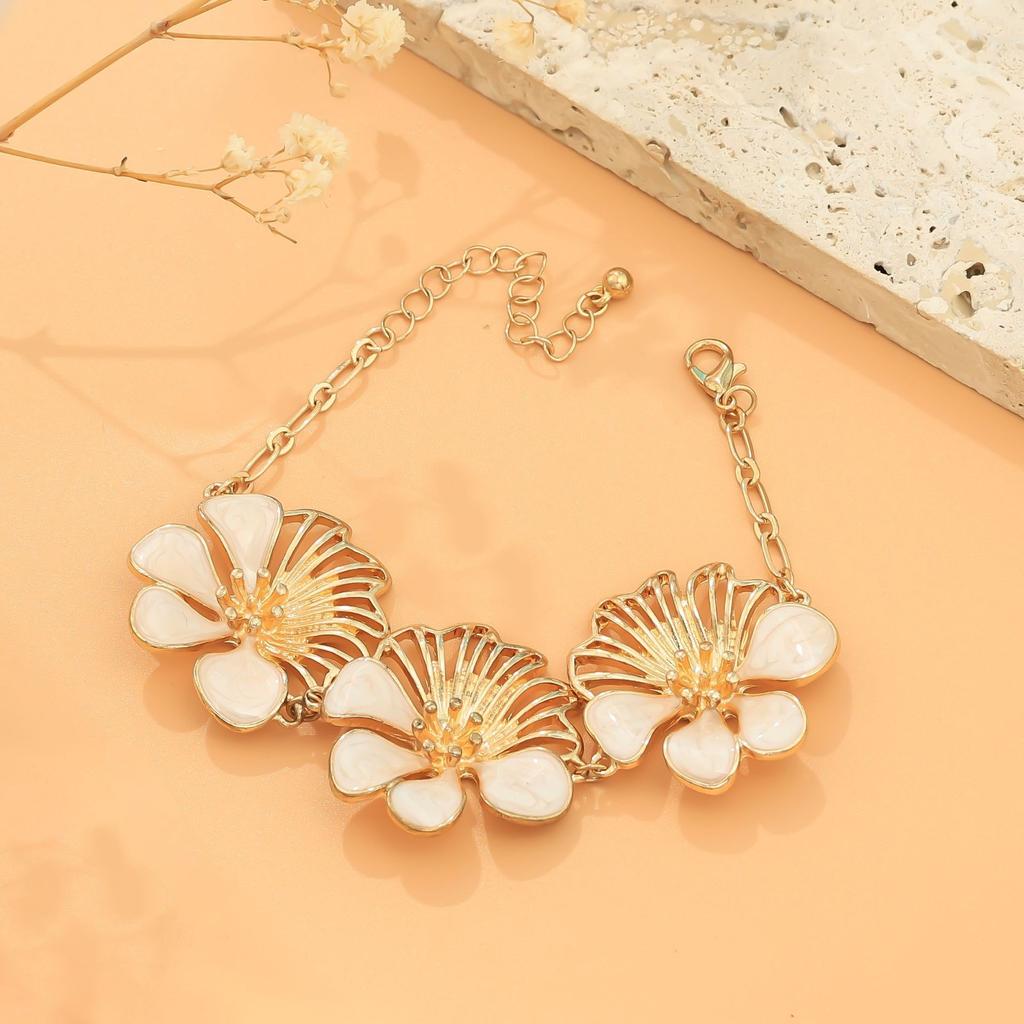 Vintage oil drip flower necklace bracelet earrings set fresh and sweet asymmetrical jewelry