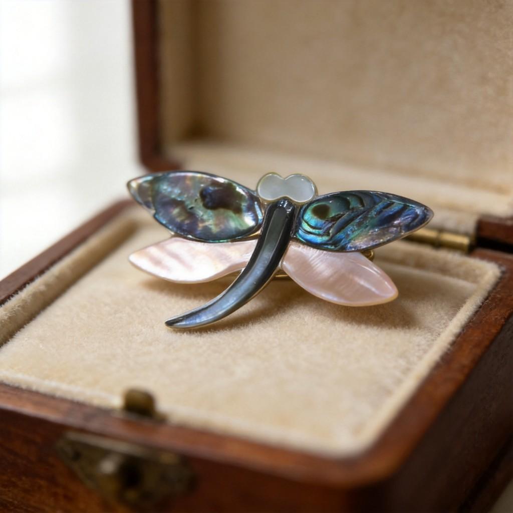 Shell Dragonfly Cartoon Brooch With Handcrafted Inlay For Girls And Women