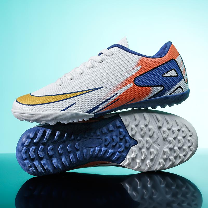 New Men Soccer Shoes Soft Training Professional Football Boots Unisex Ultralight Breathable Sport Grass Cleats Match Sneakers