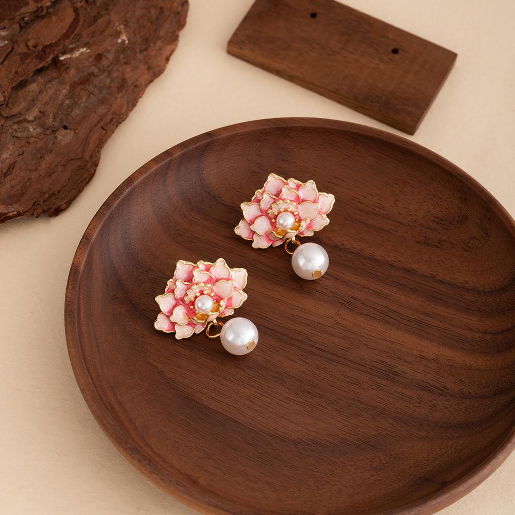 Holiday Wind Sweet French Earrings Women'S Pearl Summer Flower Stud Earrings Niche Exquisite Design Fashion Earrings