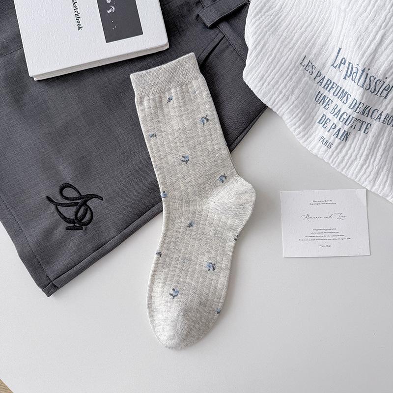 White Bow-knit Socks - Mid-calf Length, Suitable for Sports, Odor-resistant and Sweat-absorbent, Suitable for Spring, Autumn and Winter for Girls.