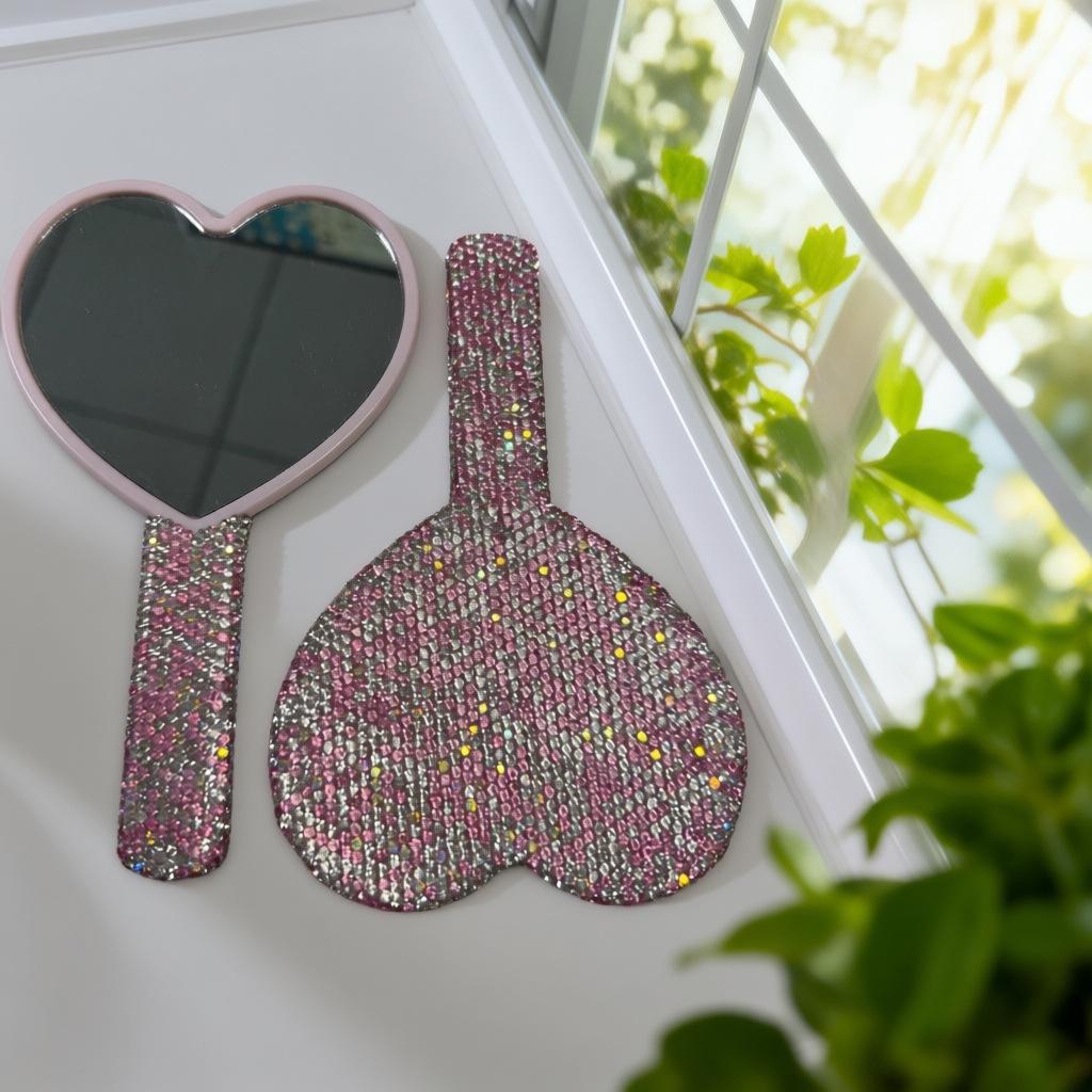 Herzförmiger Handspiegel mit Strasssteinen für Make-up-Auffrischungen