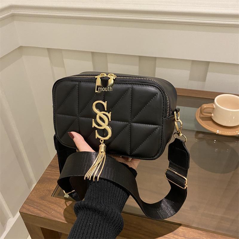 

2024 Retro Korean-Style Wide Strap Crossbody Bag - Women s Fashionable Small Square Shoulder Bag чорний