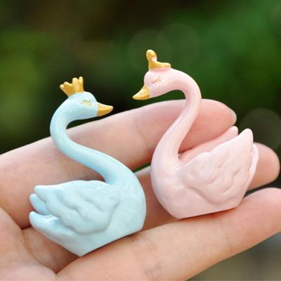 Swan Ornament Lovely Micro Landscape Figurine Doll DIY Cake Decoration Simulation Crown Swan Figure Resin Animal Model Christmas Wedding Gift