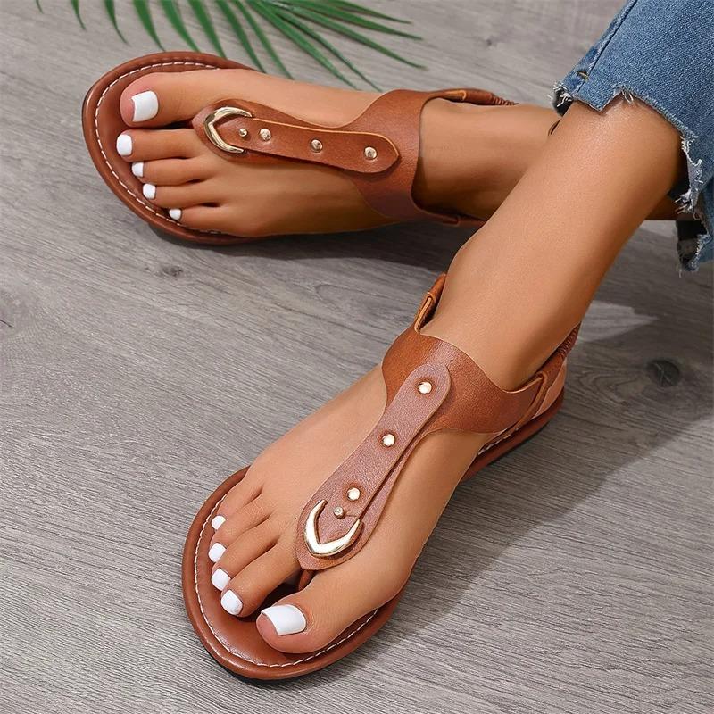 Ladies' solid color flat sandals, with open toe strap and adjustable elastic strap, and metal decorative sandals for comfortable