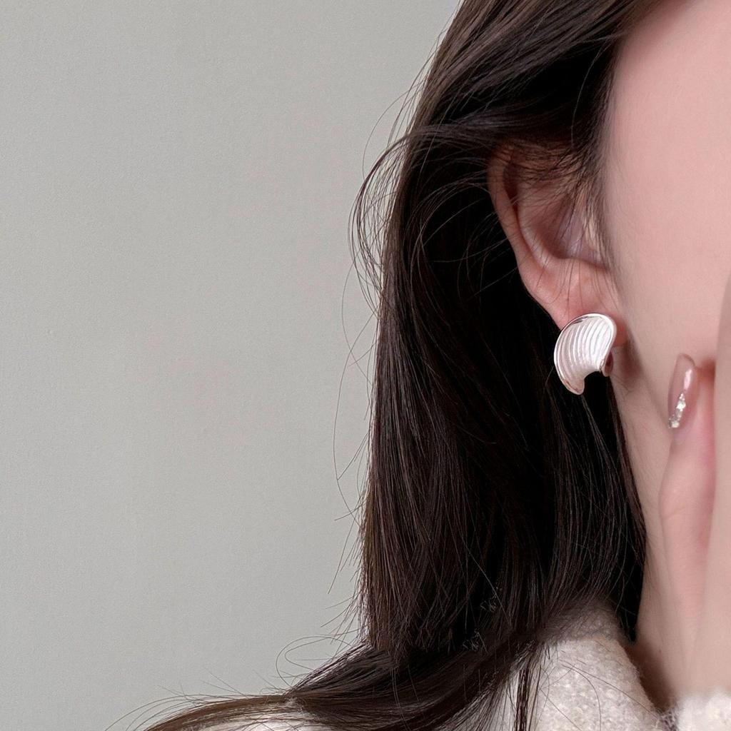 Elegant Ruffled Petal Stud Earrings: Fashionable, Versatile & Trendy Ear Jewelry for Women.