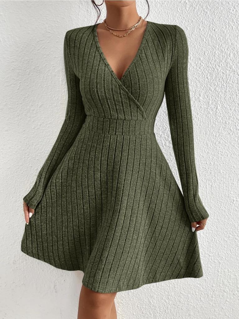 Herbst und Winter Neues V-Ausschnitt Sexy Taille A-Linie Regenschirmrock Big Swing Langarm Strickkleid
