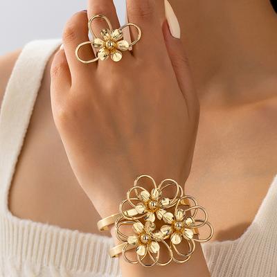 A Set Of Elegant Hollow Lines Flower Design Sense Niche Retro Bracelet Ring Texture Flower Set
