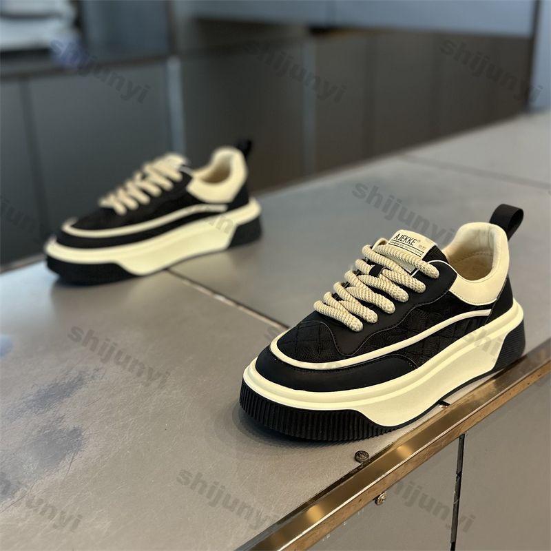 Fashion Men's Vulcanized Shoes New Fashion Soft Soled Casual Walking Shoes Lightweight Tennis Shoes Sneakers Breathable Luxury Sneakers