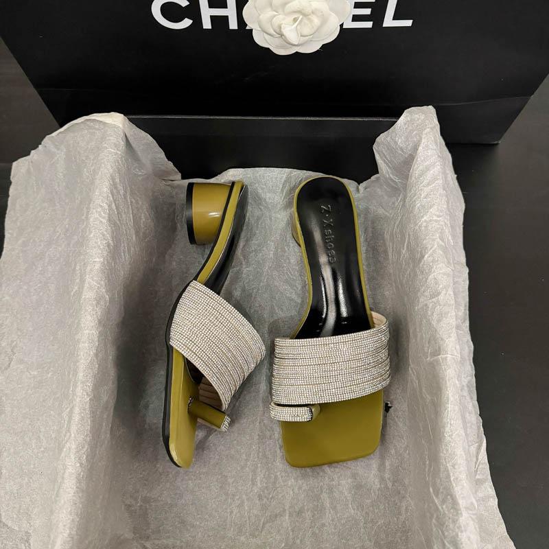 Square head retro summer 2025 rhinestone temperament one-word slippers women's sandals casual versatile new simple