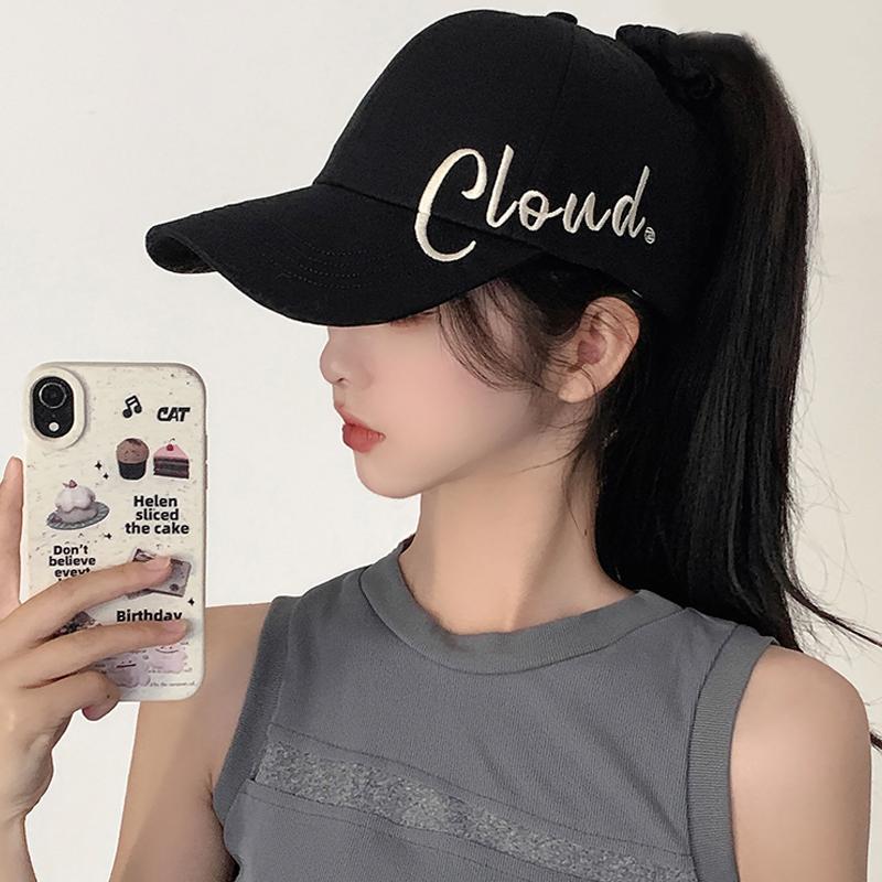 Black Side Letter Embroidered Baseball Cap for Summer Outings, Sun Protection, Curved Brim Duckbill Hat, Trendy and Small Face