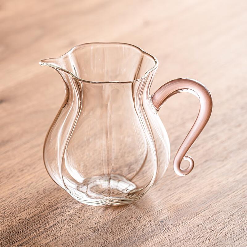 

Стеклянный чайник-кувшин с бутоном