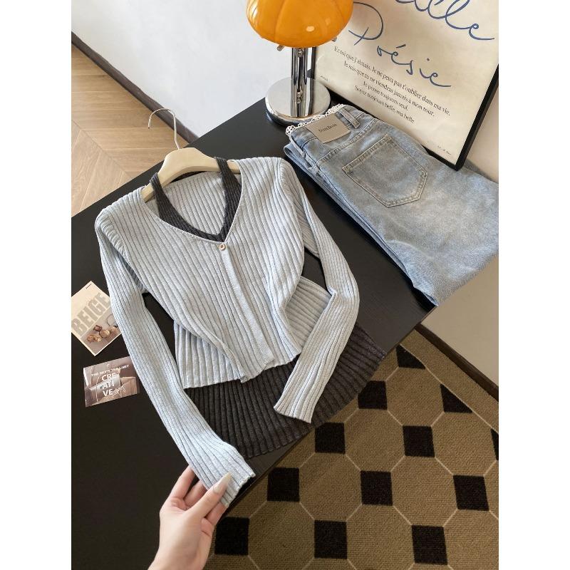 

V-neck fake two-piece spliced knitted sweater women s inner slim-fitting short top XL світло-синій колір