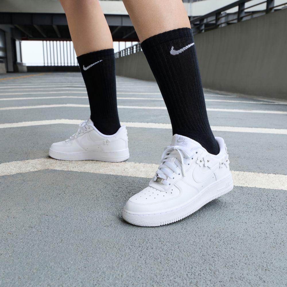 Nike Wmns Air Force 1 `07