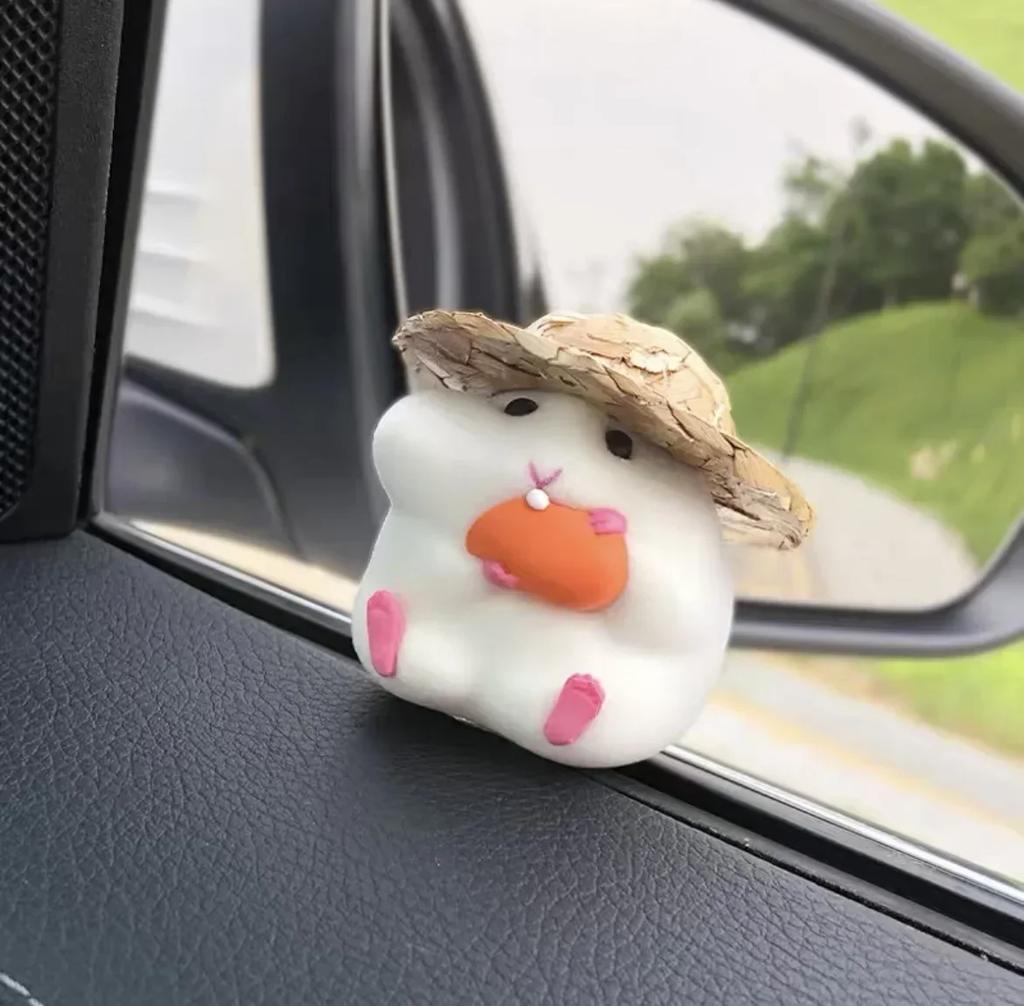 Cute Personalized Car Straw Hat Hamster Car Interior Decoration Window Edge Car Decoration Auto Interior Dashboard Accessories