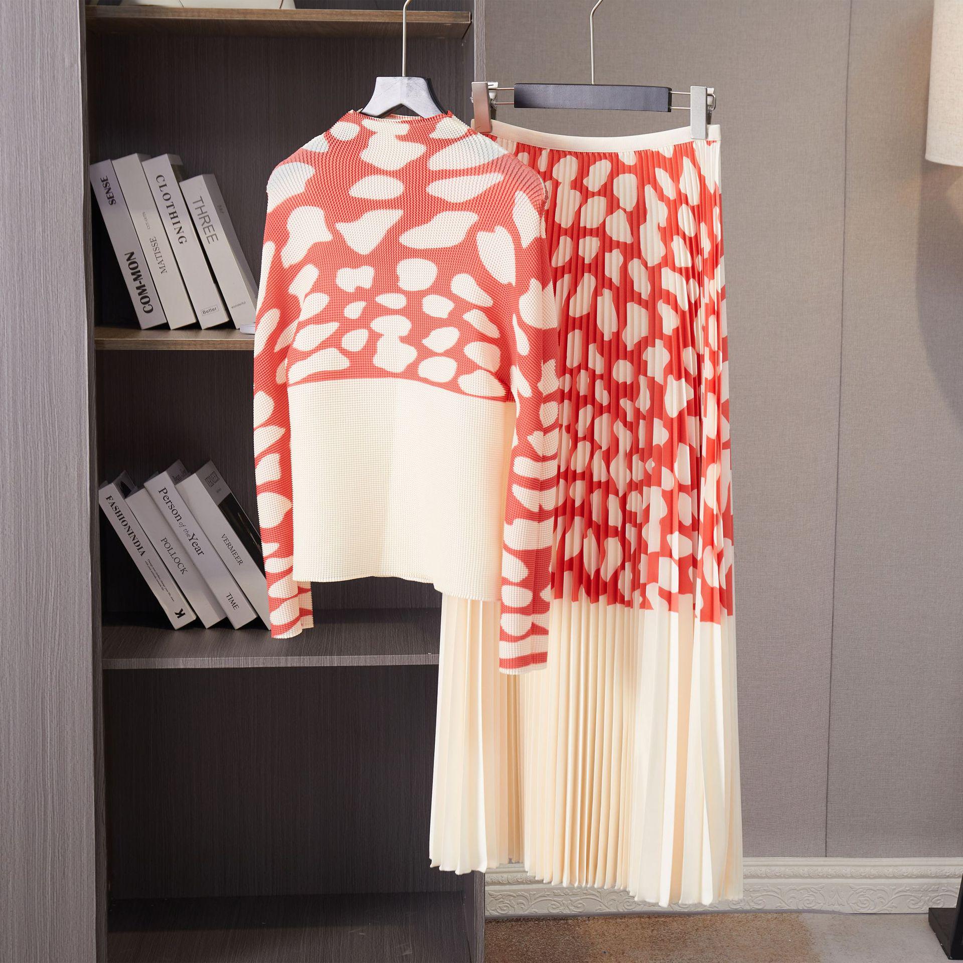 

Miyake 2024 Женский эластичный плиссированный топ и юбка, двухкомпонентный костюм - стильная мода весна/осень, которая помогает выглядеть моложе One-size Top красный