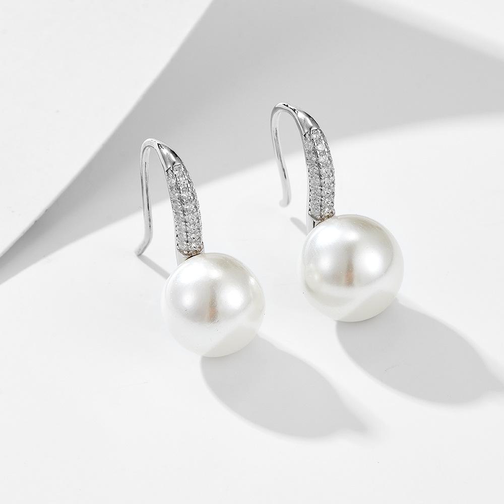 

S925 Sterling Silver Shell Pearl Earrings with Micro-Paved Zircon and Pearl Ear Hooks - Elegant European and American Fashion 925 Silver белый