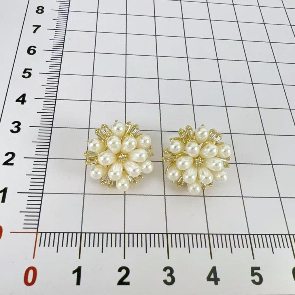 Freshwater Pearl Zircon Flower Stud Earrings - Light Luxury, Cute & Versatile Design for Women
