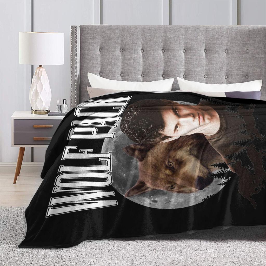 The Twilight Saga Jacob Wolf Pack Girls Muscle Blanket Fleece Portable Warm Throw Blanket for Sofa Outdoor Plush Thin Quilt