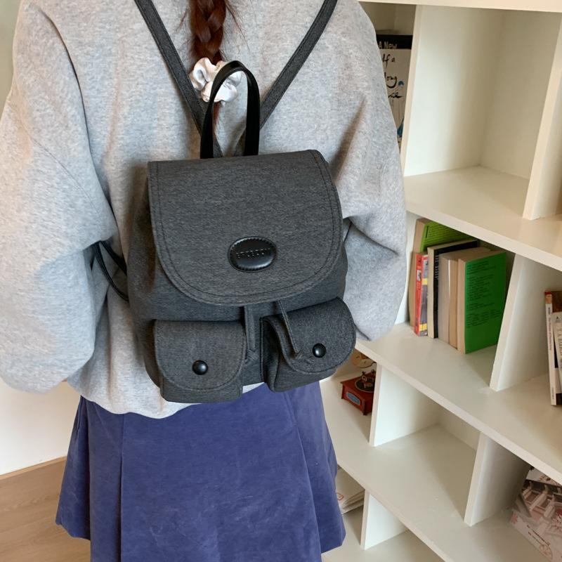 

The new backpack contrasts colors and has a large capacity. Students go to school and work, commute, and travel backpack. чёрный