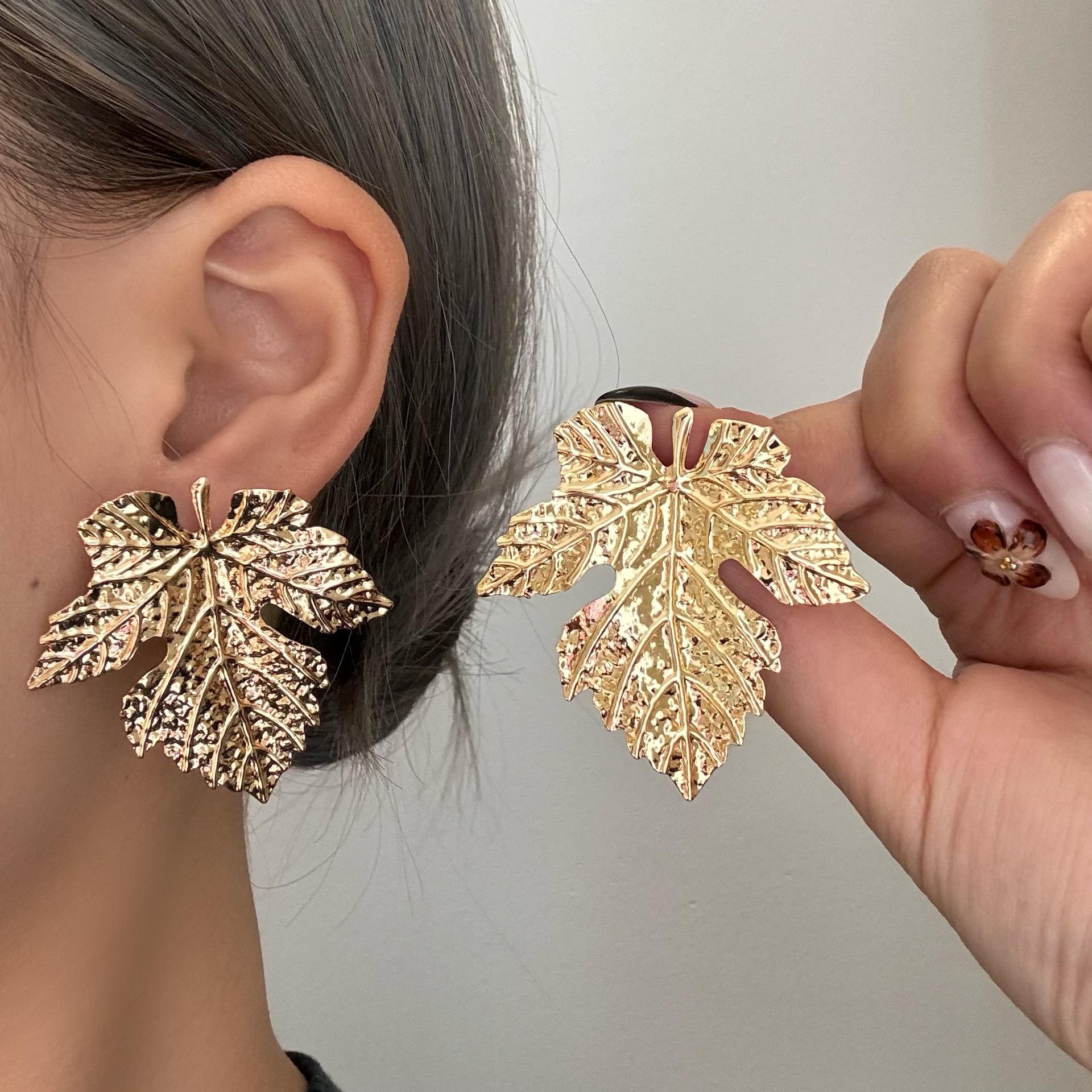 Leopard Print Maple Leaf Earrings: Autumn/Winter High-End European & American Style Ear Studs a14