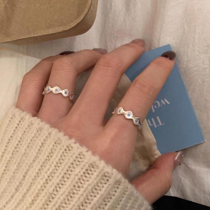 Habu Blaue Sternförmige Wellenring für Damen, mit Glatter Oberfläche, Offenes Design, Verstellbar für Den Zeigefinger, Ein Wenig Bekannter Stil.