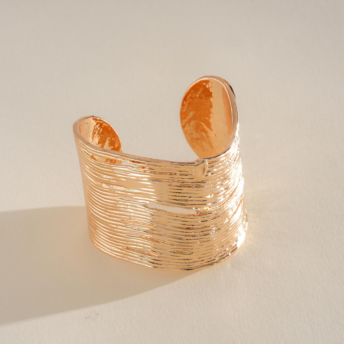 Сложенный полосатый волнообразный полый открывающийся браслет с металлическим ощущением уникальный браслет персонализированные модные украшения