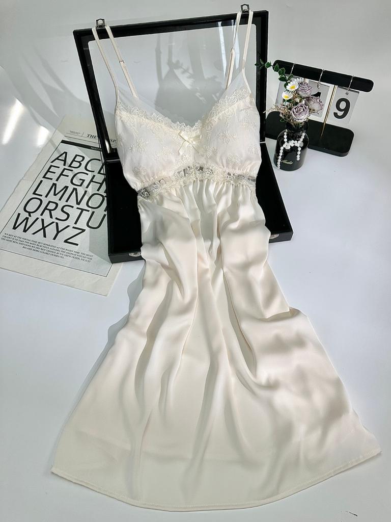 New ice silk camisole nightdress for women, with padded lace trim, high-end casual robe, suitable for outdoor wear
