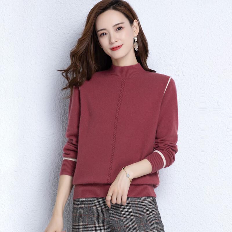 

Женский пуловер с полувысоким воротником и утолщенной вязкой M