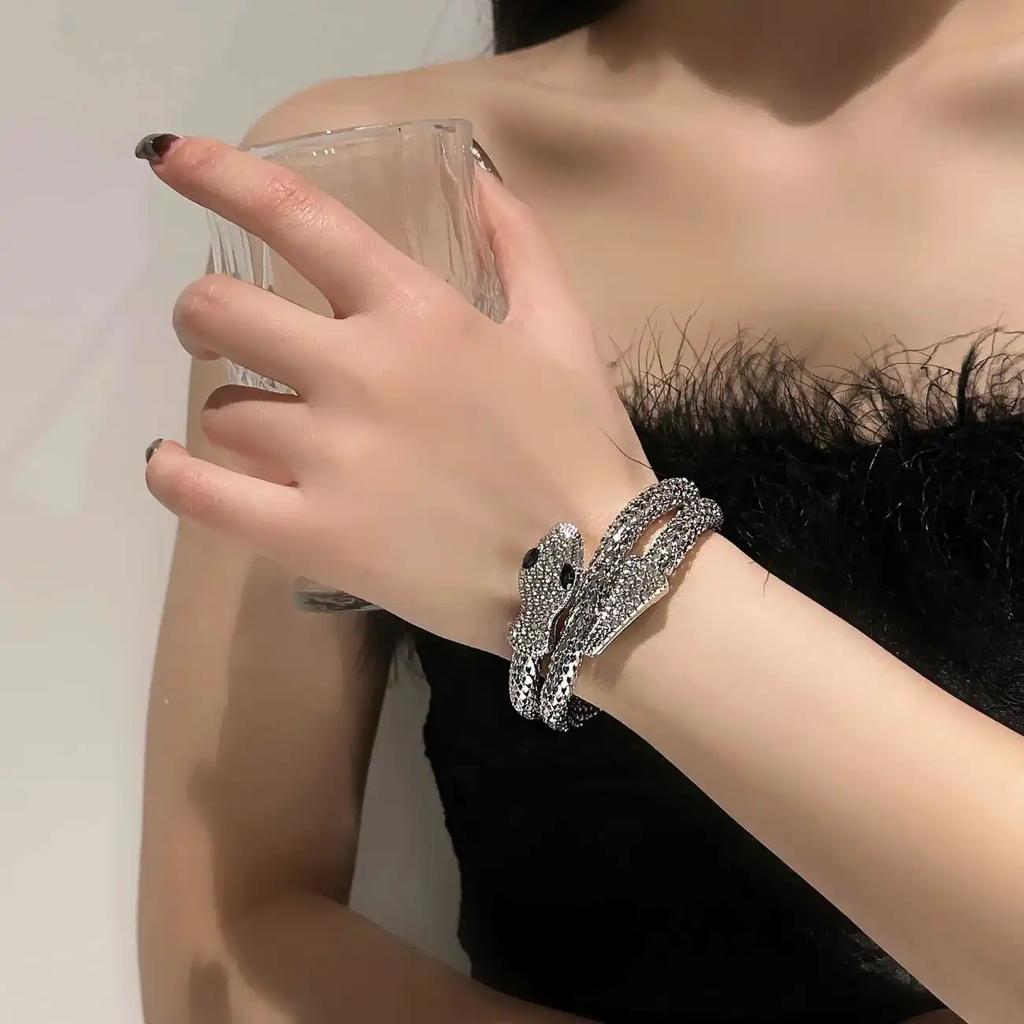 New Explosive Snake-shaped Bracelet,  Fashionable and Versatile Hand-decorated Bracelet